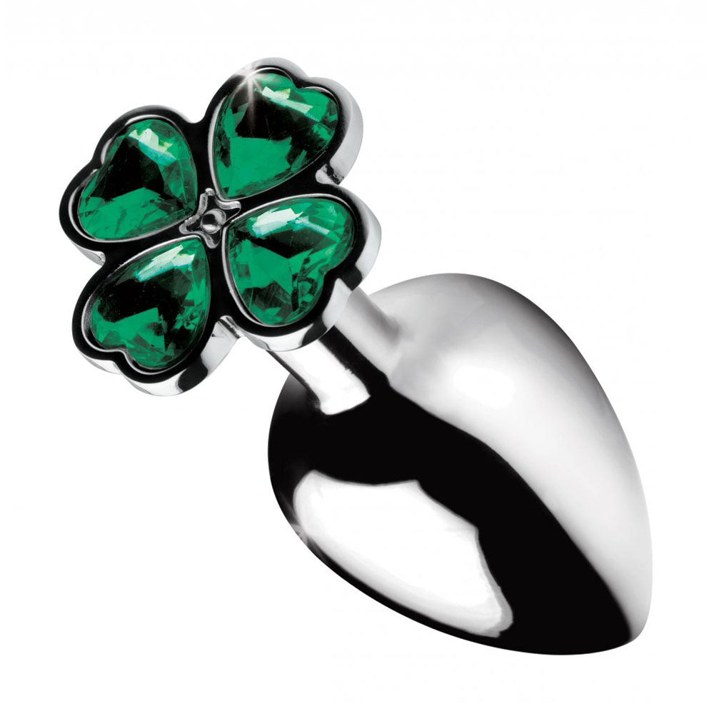 Close-up of the green four-leaf clover gem top above the polished silver-toned plug.